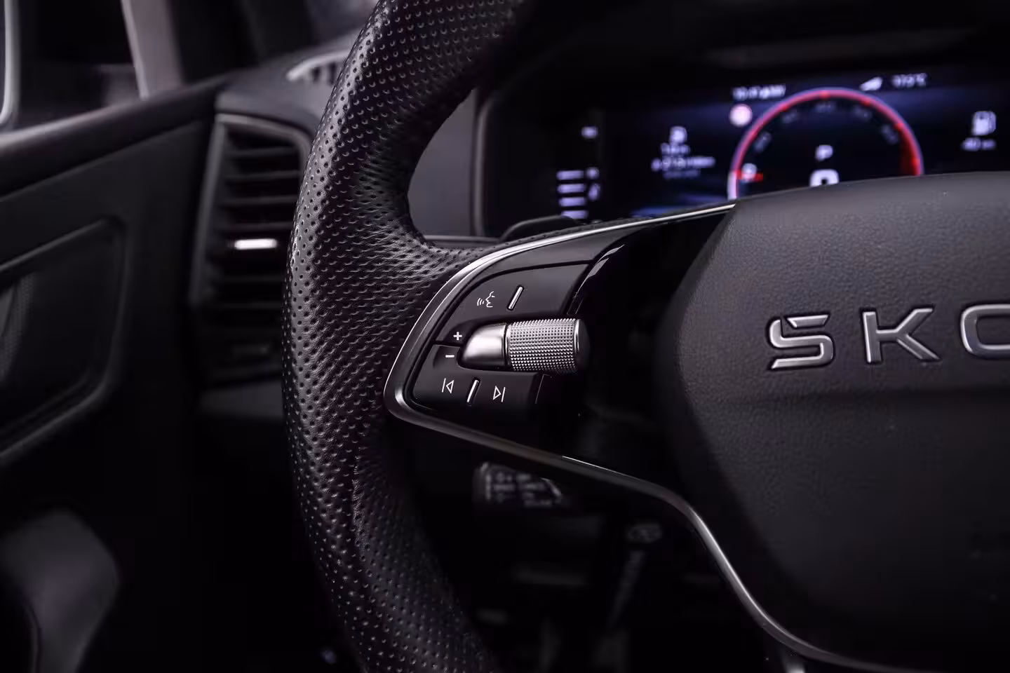Skoda Karoq Sportline Business 1.5 TSI 150pk DSG Automaat, Trekhaak, Adaptive cruise control, Achterui