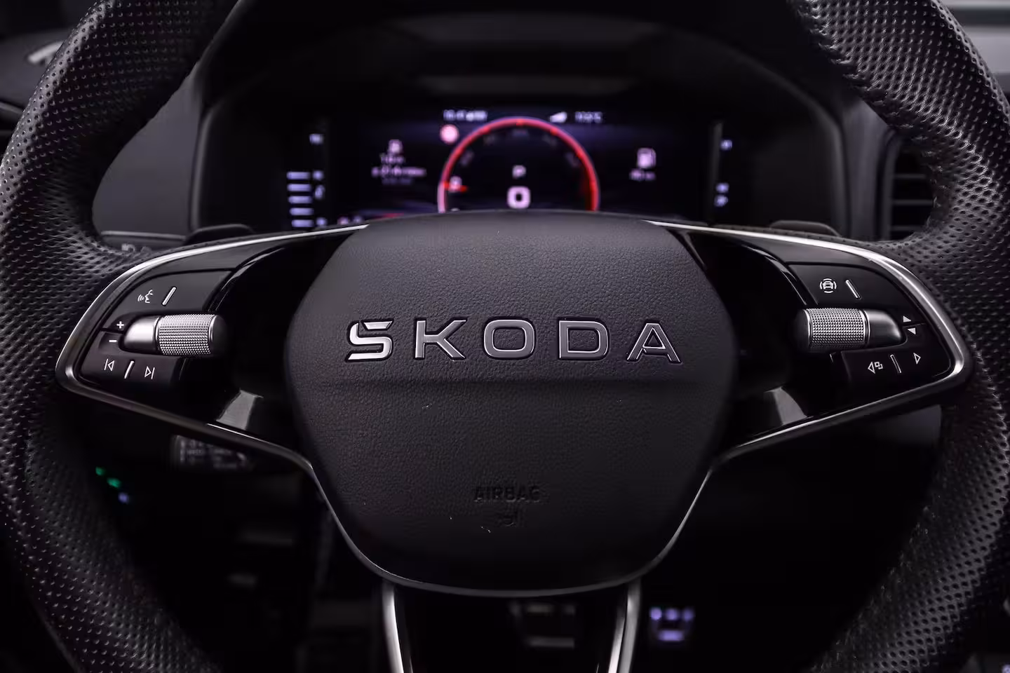 Skoda Karoq Sportline Business 1.5 TSI 150pk DSG Automaat, Trekhaak, Adaptive cruise control, Achterui