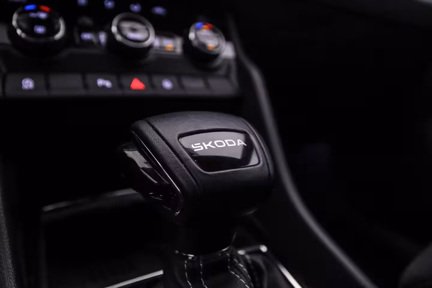 Skoda Karoq Sportline Business 1.5 TSI 150pk DSG Automaat, Trekhaak, Adaptive cruise control, Achterui
