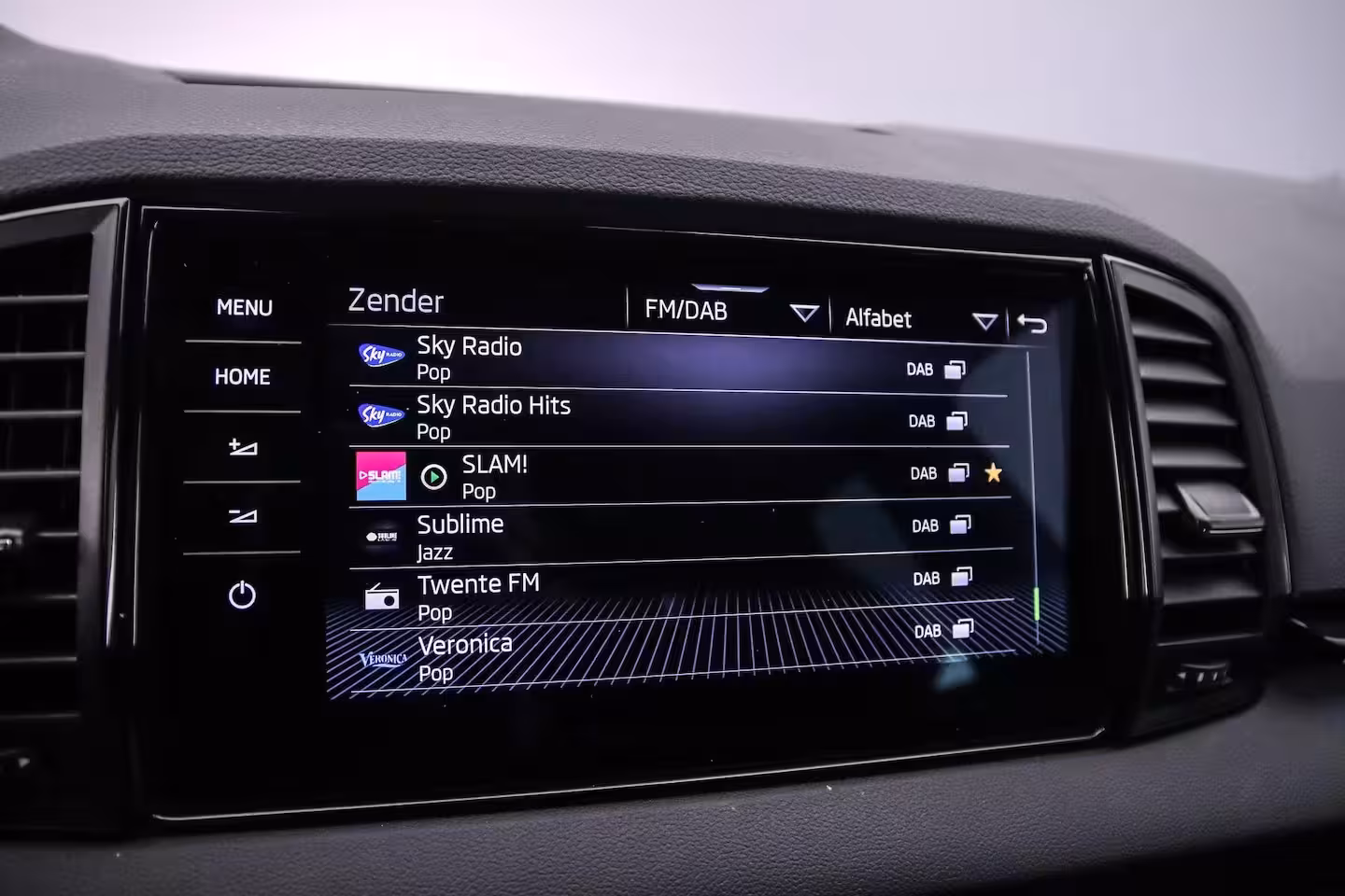 Skoda Karoq Sportline Business 1.5 TSI 150pk DSG Automaat, Trekhaak, Adaptive cruise control, Achterui