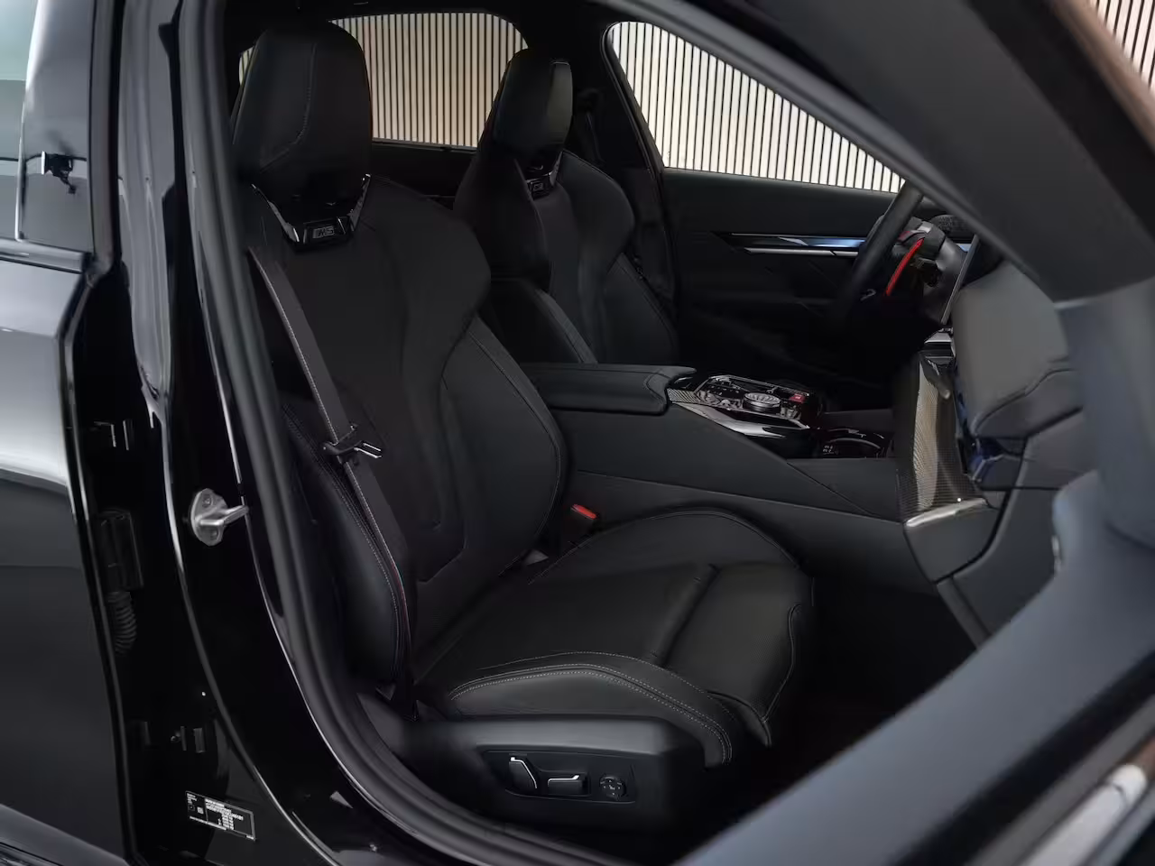 BMW M5 |BTW-auto|Carbon ext.|Bowers&Wilkins|head-up|memory|360 camera|adaptive LED|stoelverkoelin
