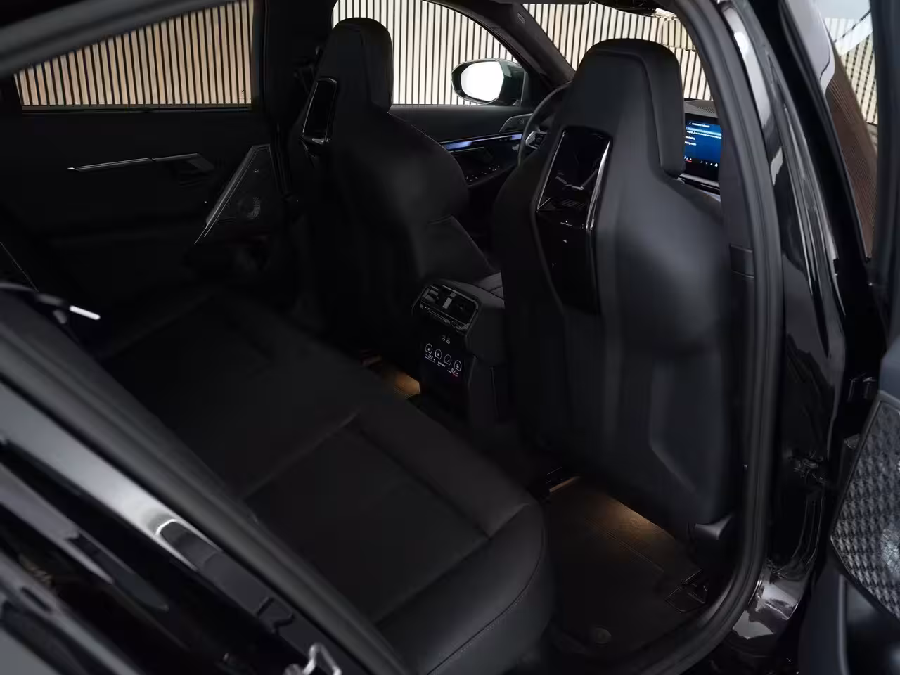 BMW M5 |BTW-auto|Carbon ext.|Bowers&Wilkins|head-up|memory|360 camera|adaptive LED|stoelverkoelin