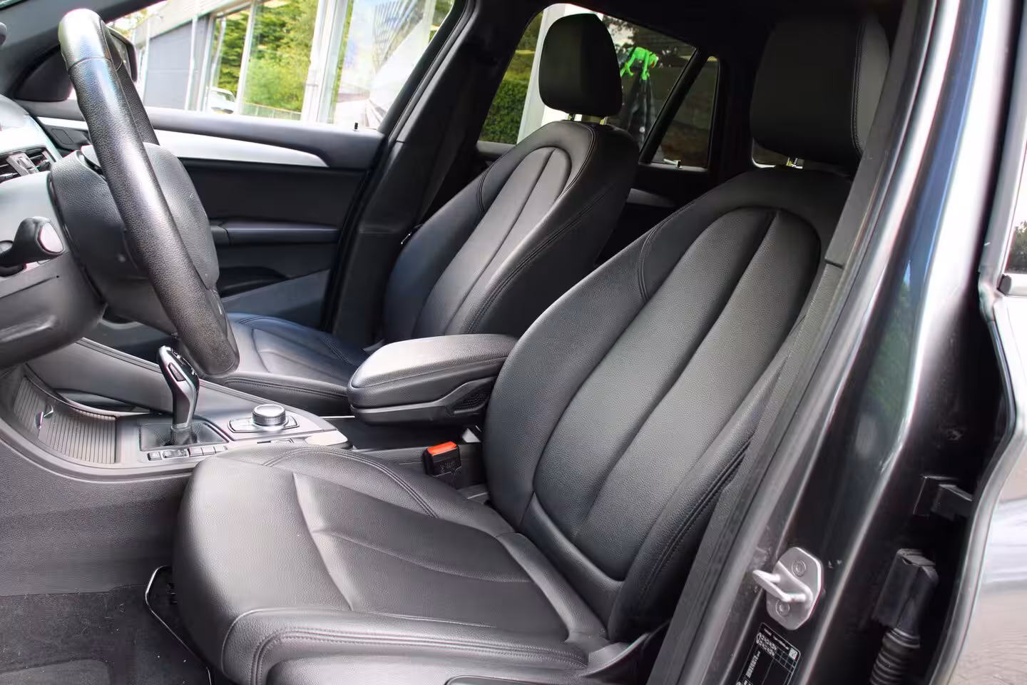 BMW X1 sDrive18i High Executive | DEALER OH | LEDER | ALL SEASON | CRUISE | PARK SENSE ACHTER | S
