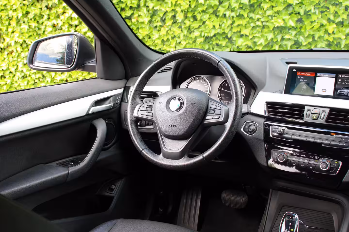 BMW X1 sDrive18i High Executive | DEALER OH | LEDER | ALL SEASON | CRUISE | PARK SENSE ACHTER | S