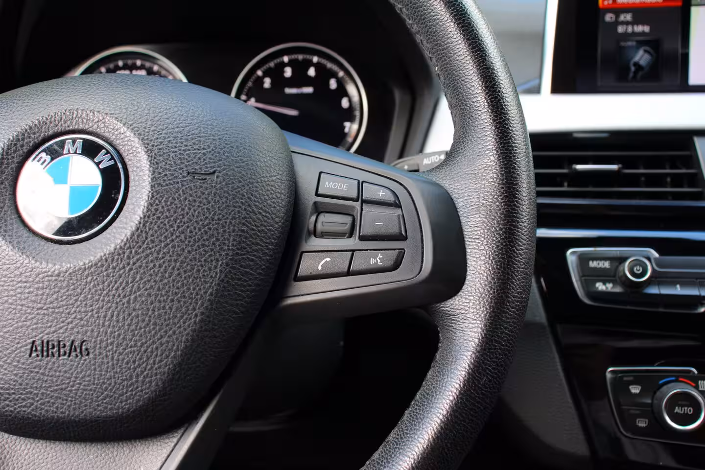BMW X1 sDrive18i High Executive | DEALER OH | LEDER | ALL SEASON | CRUISE | PARK SENSE ACHTER | S