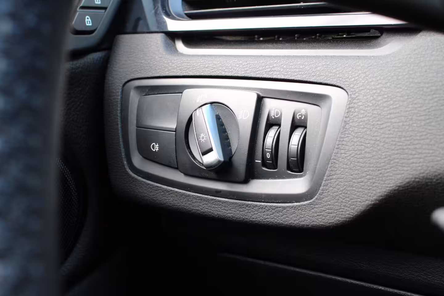 BMW X1 sDrive18i High Executive | DEALER OH | LEDER | ALL SEASON | CRUISE | PARK SENSE ACHTER | S