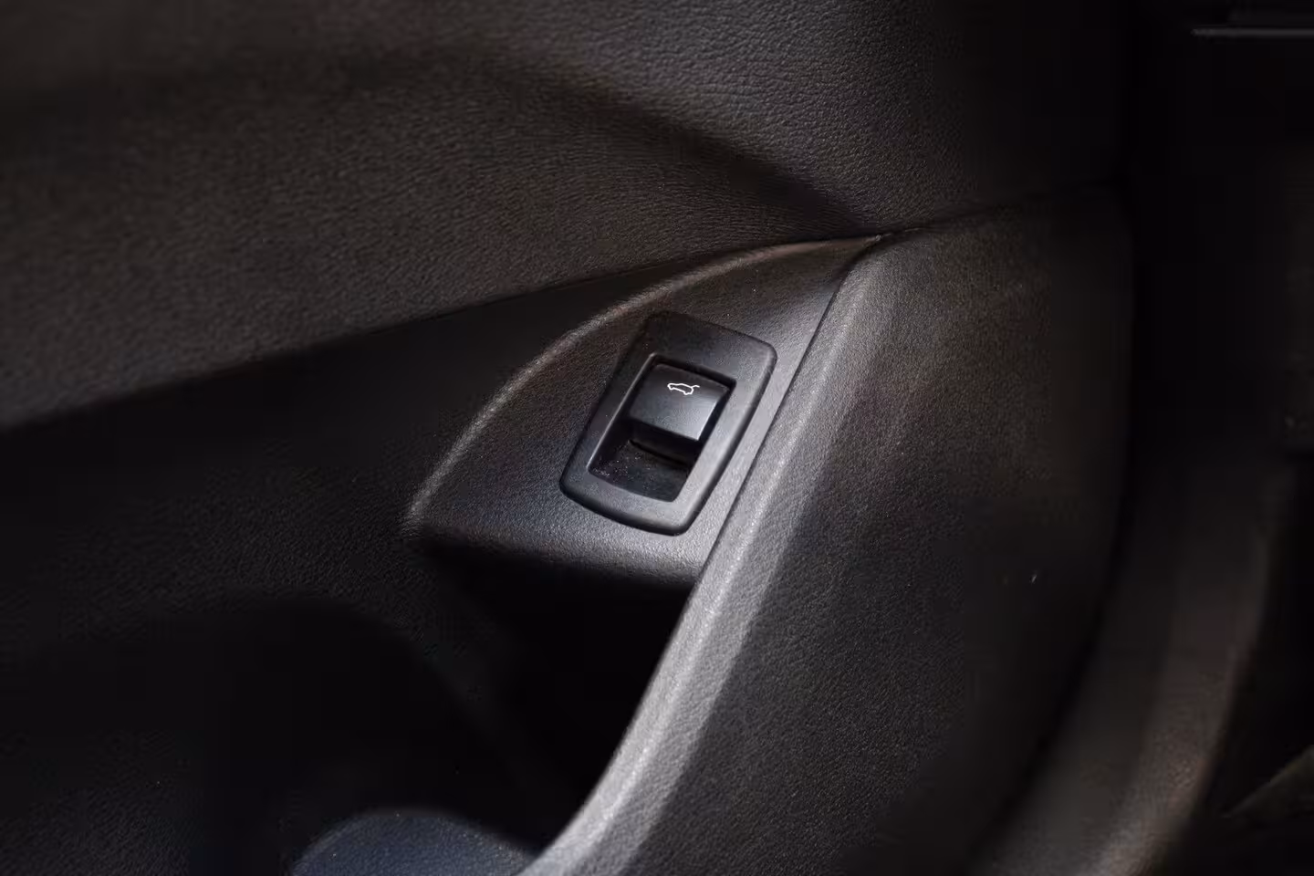BMW X1 sDrive18i High Executive | DEALER OH | LEDER | ALL SEASON | CRUISE | PARK SENSE ACHTER | S