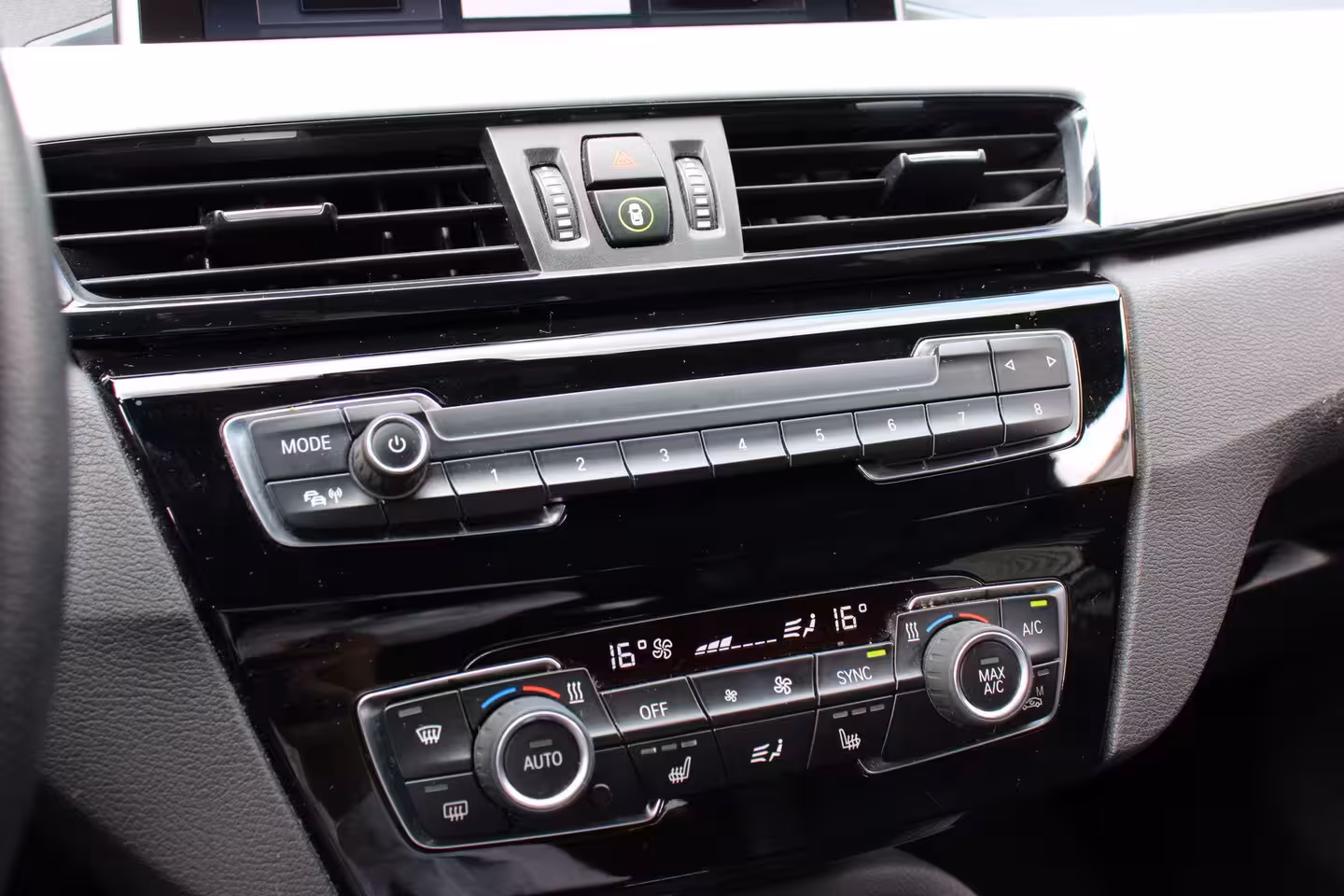 BMW X1 sDrive18i High Executive | DEALER OH | LEDER | ALL SEASON | CRUISE | PARK SENSE ACHTER | S
