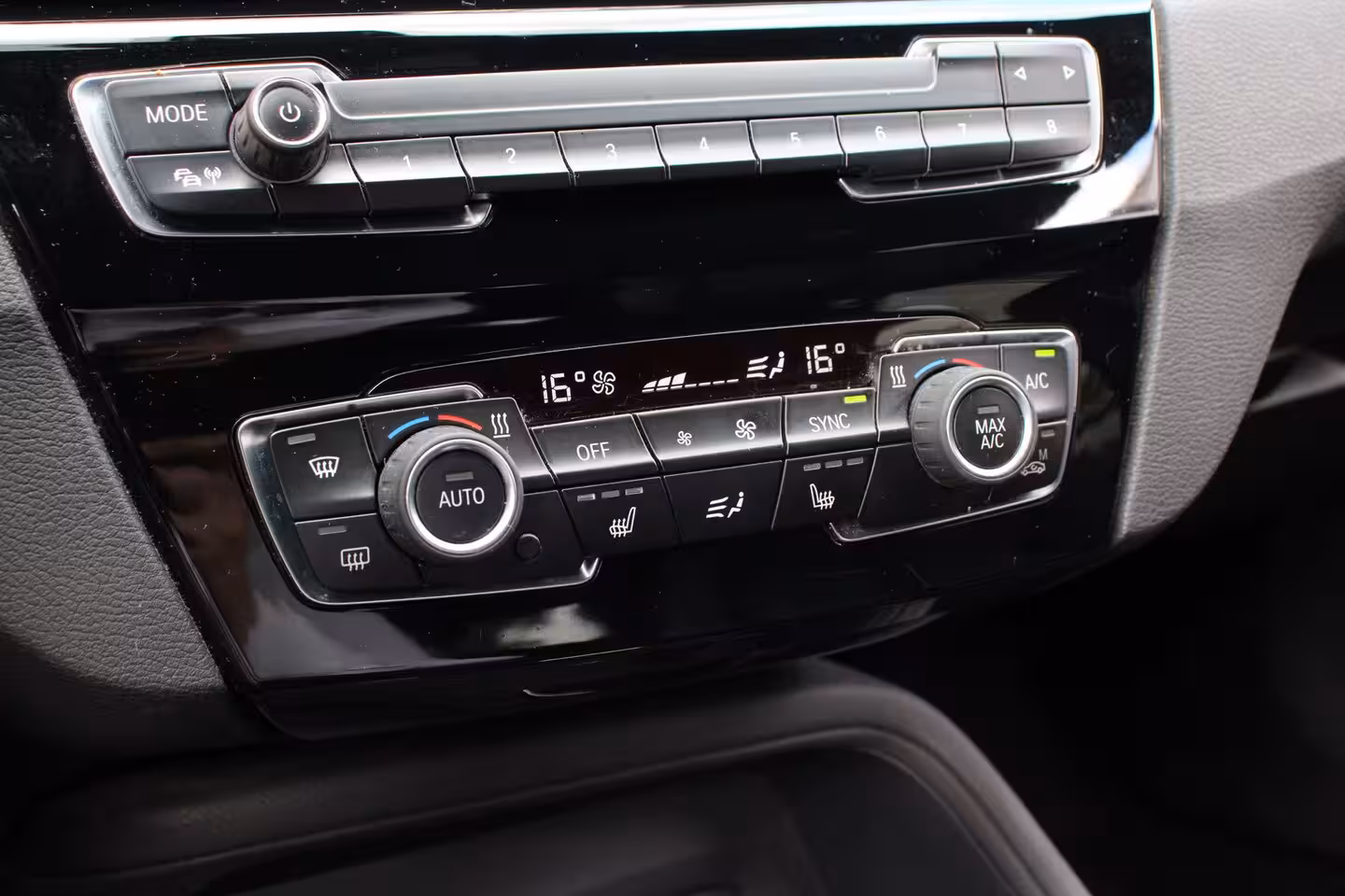 BMW X1 sDrive18i High Executive | DEALER OH | LEDER | ALL SEASON | CRUISE | PARK SENSE ACHTER | S