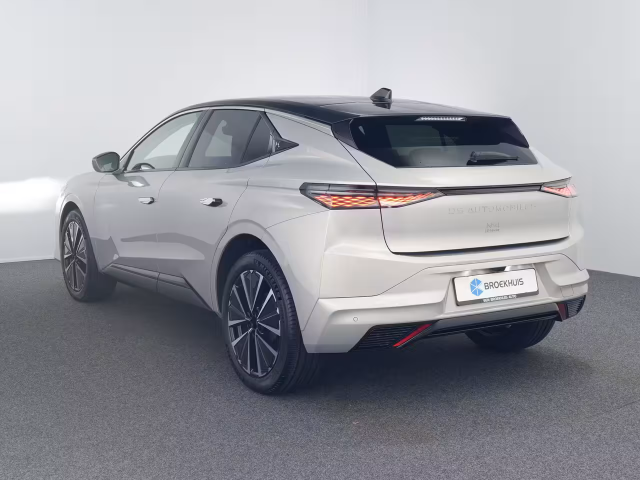 DS 4 4 N°4 Pallas - E-Tense | Achteruitrijcamera | Parkeersensoren vóór en achter | Rear traffi