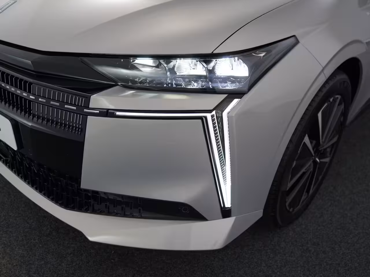 DS 4 4 N°4 Pallas - E-Tense | Achteruitrijcamera | Parkeersensoren vóór en achter | Rear traffi