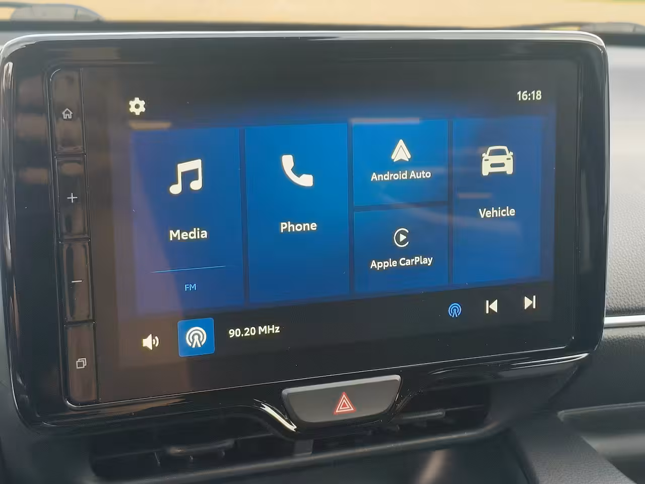 Mazda 2 Hybrid 1.5 Centre-line uit 2025 Rijklaar “Sinds 1970 | 5.000+ reviews | Score 9, 5 | Service zoal