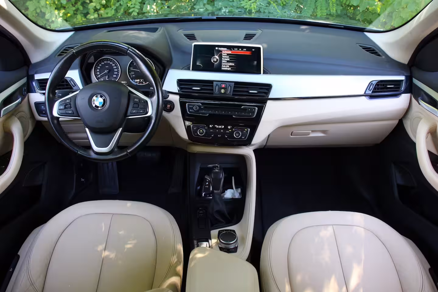 BMW X1 sDrive20i Centennial High Executive | NL-AUTO | TREKHAAK | STOELVERWARMING | DEALER OH | P