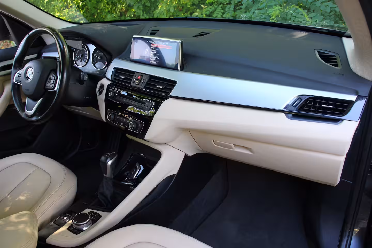 BMW X1 sDrive20i Centennial High Executive | NL-AUTO | TREKHAAK | STOELVERWARMING | DEALER OH | P