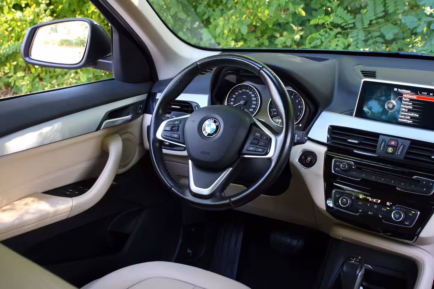 BMW X1 sDrive20i Centennial High Executive | NL-AUTO | TREKHAAK | STOELVERWARMING | DEALER OH | P