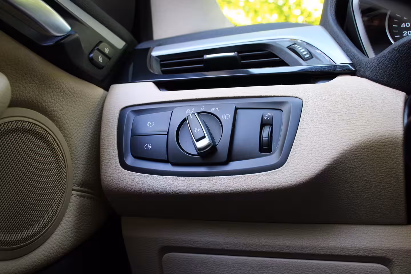 BMW X1 sDrive20i Centennial High Executive | NL-AUTO | TREKHAAK | STOELVERWARMING | DEALER OH | P