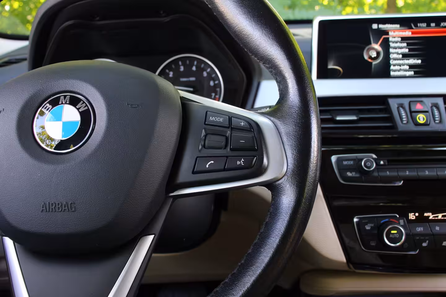 BMW X1 sDrive20i Centennial High Executive | NL-AUTO | TREKHAAK | STOELVERWARMING | DEALER OH | P