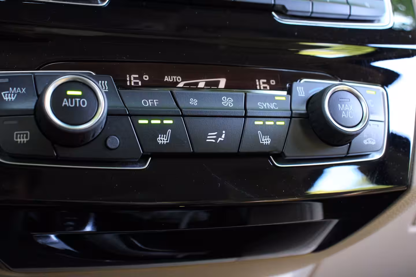 BMW X1 sDrive20i Centennial High Executive | NL-AUTO | TREKHAAK | STOELVERWARMING | DEALER OH | P