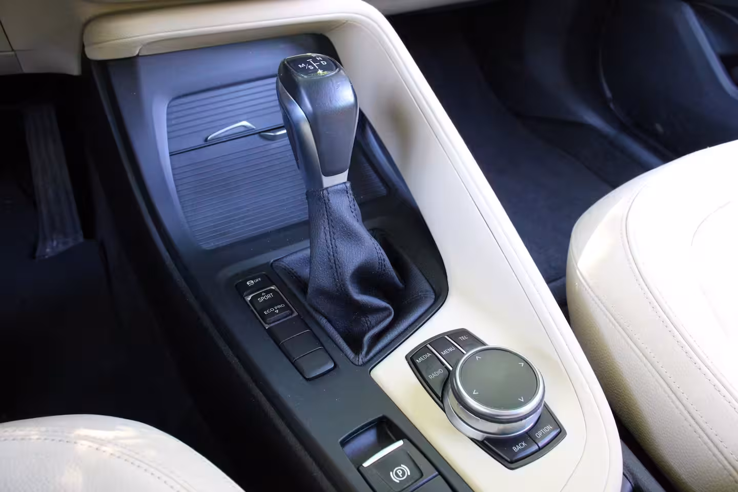 BMW X1 sDrive20i Centennial High Executive | NL-AUTO | TREKHAAK | STOELVERWARMING | DEALER OH | P