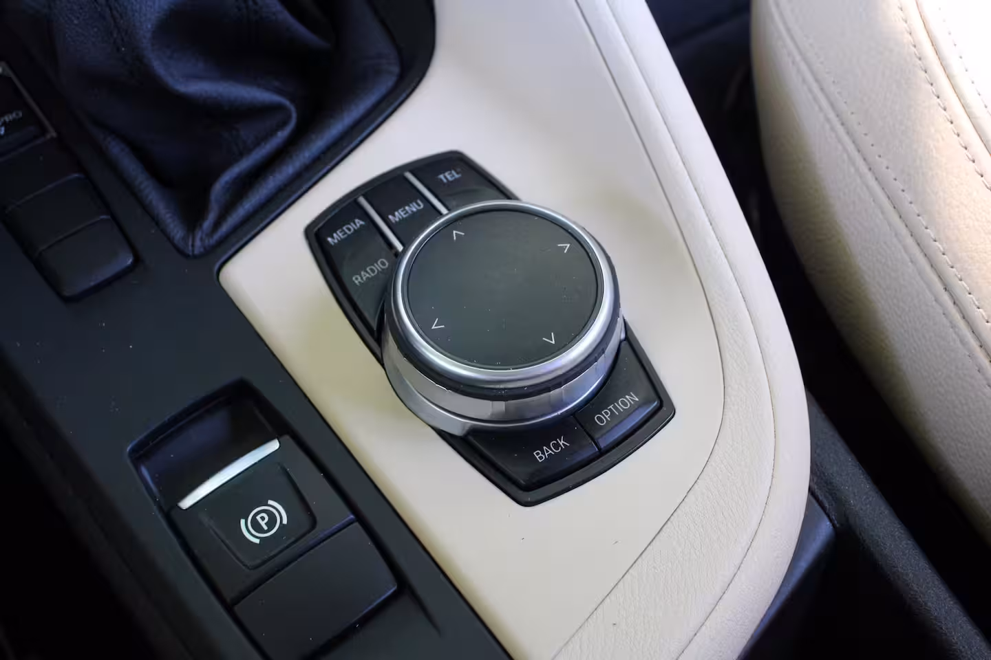 BMW X1 sDrive20i Centennial High Executive | NL-AUTO | TREKHAAK | STOELVERWARMING | DEALER OH | P