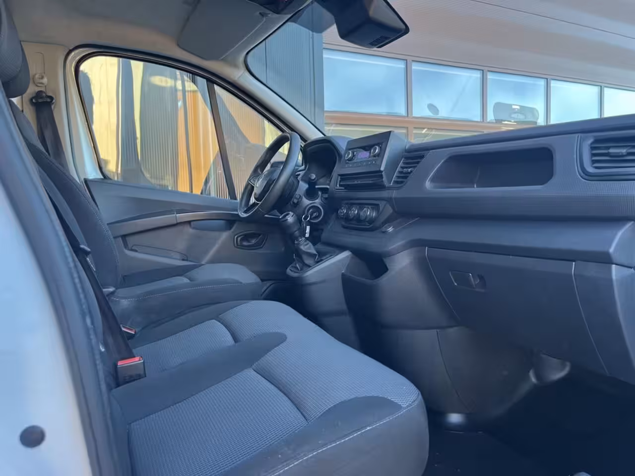 Renault Trafic 2.0 dCi 110pk E6 Générique 3p Lease €219 p/m, Led verlichting, 3 zitplaatsen, Volledig ond