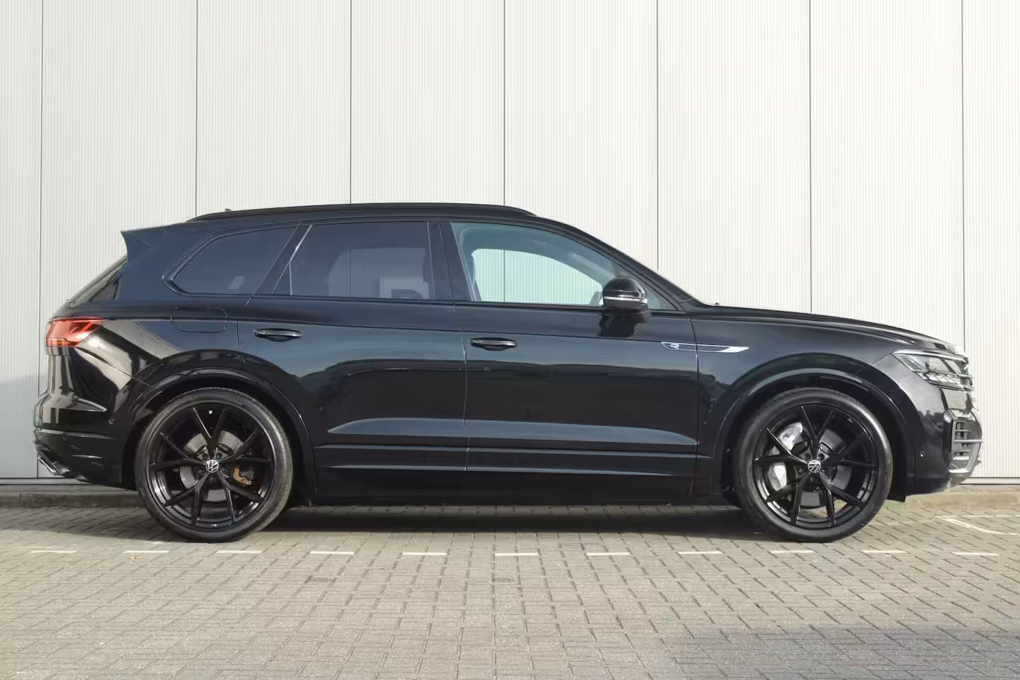 Volkswagen Touareg R 3.0 TSI eHybrid 462pk 4MOTION | Panoramadak | Trekhaak Uitklapbaar | Luchtvering | 360 C