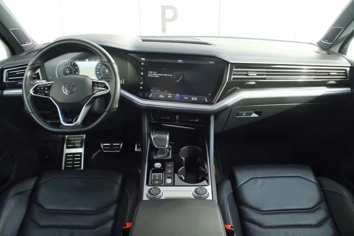 Volkswagen Touareg R 3.0 TSI eHybrid 462pk 4MOTION | Panoramadak | Trekhaak Uitklapbaar | Luchtvering | 360 C