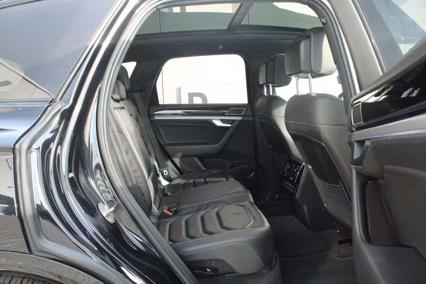Volkswagen Touareg R 3.0 TSI eHybrid 462pk 4MOTION | Panoramadak | Trekhaak Uitklapbaar | Luchtvering | 360 C