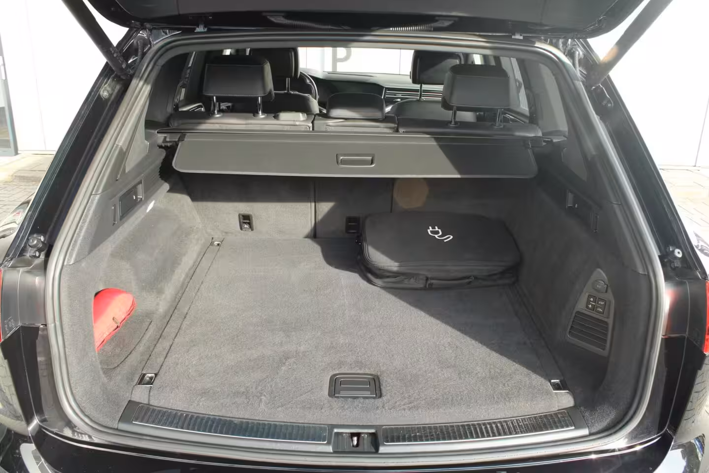 Volkswagen Touareg R 3.0 TSI eHybrid 462pk 4MOTION | Panoramadak | Trekhaak Uitklapbaar | Luchtvering | 360 C