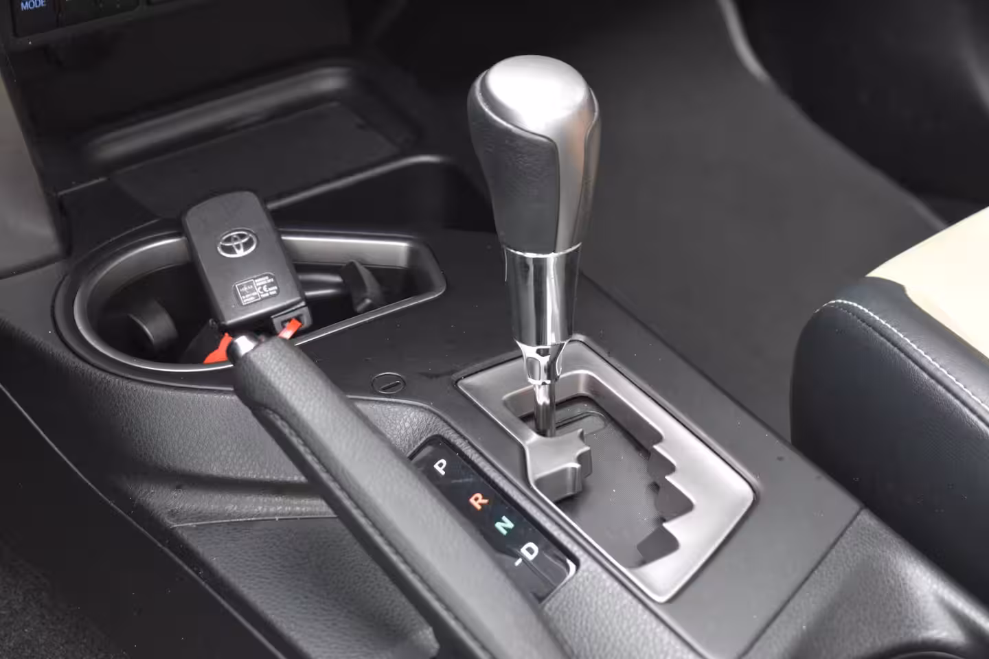 Toyota RAV4 2.5 Hybrid ECC PANODAK LEDER LMV NAVI