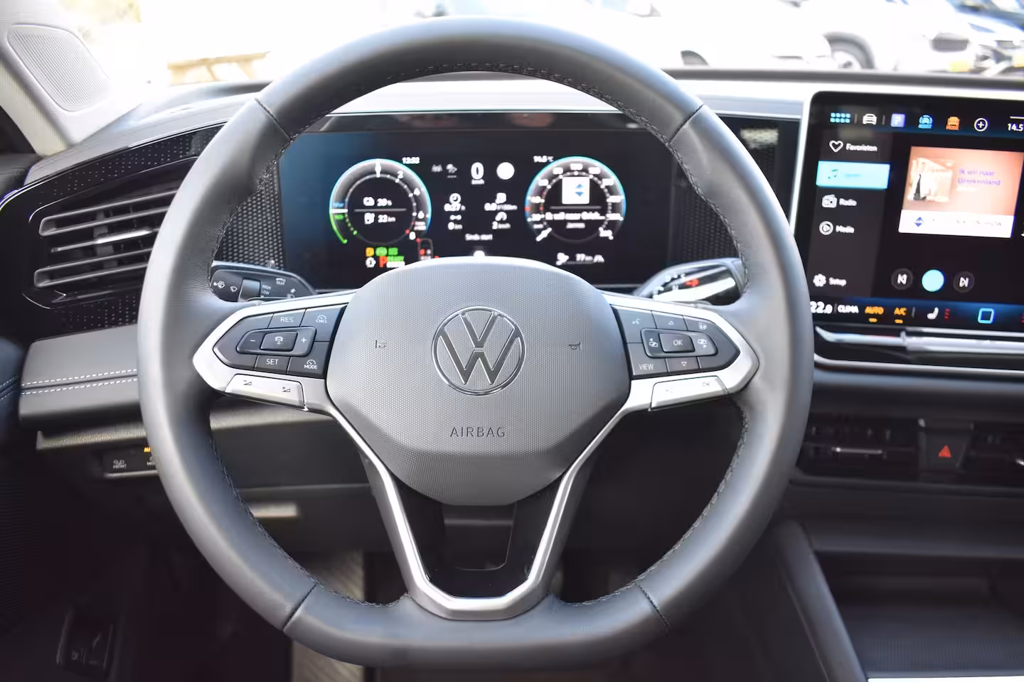 Volkswagen Tiguan Life Edition - eHybrid | 'App-Connect' draadloze smartphone integratie | Automatische afst