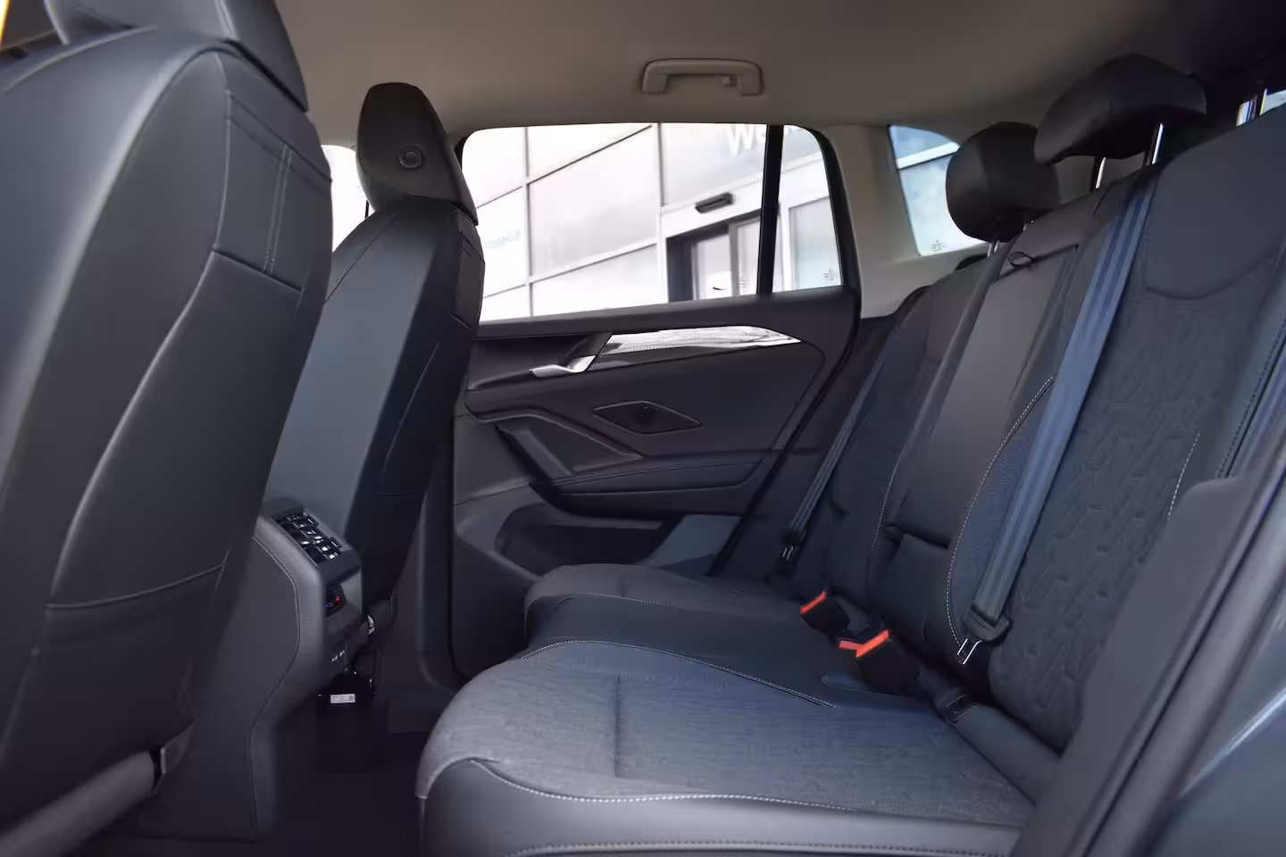 Volkswagen Tiguan Life Edition - eHybrid | 'App-Connect' draadloze smartphone integratie | Automatische afst