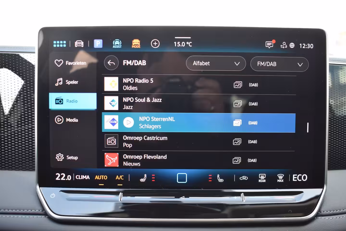 Volkswagen Tiguan Life Edition - eHybrid | 'App-Connect' draadloze smartphone integratie | Automatische afst