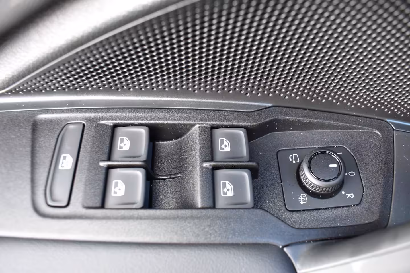 Volkswagen Tiguan Life Edition - eHybrid | 'App-Connect' draadloze smartphone integratie | Automatische afst