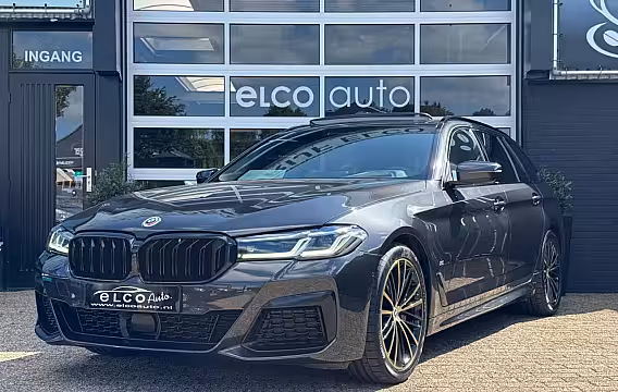 BMW 5-serie Touring 530i M-Sport / Pano / ACC / Luchtvering