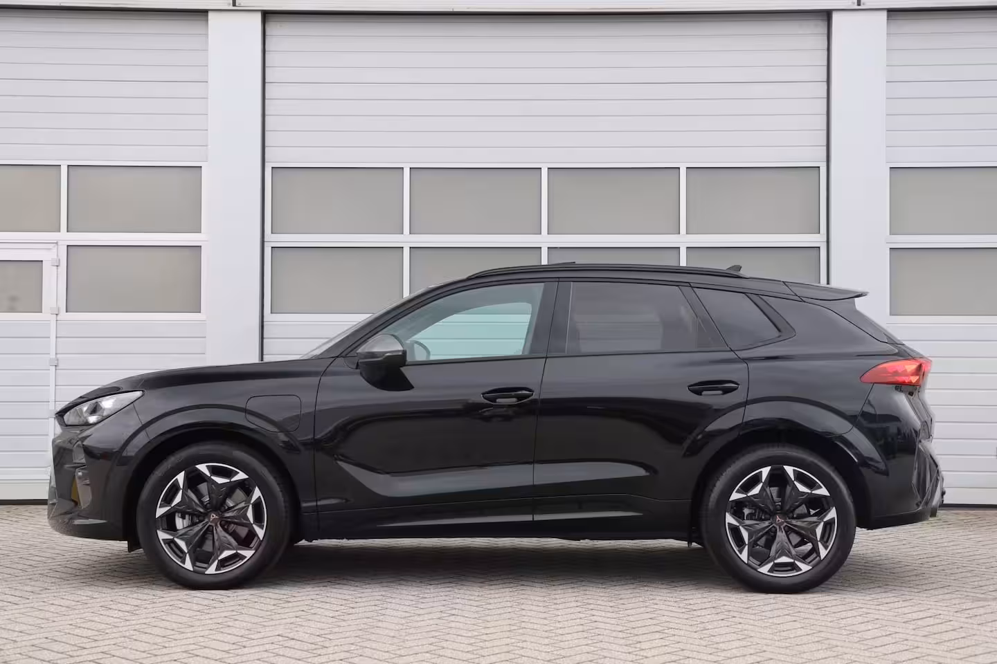 Cupra Terramar 1.5 TSI 204pk e-Hybrid | Panoramadak | Trekhaak | Stoelverwarming | Full Link | Achteruitr