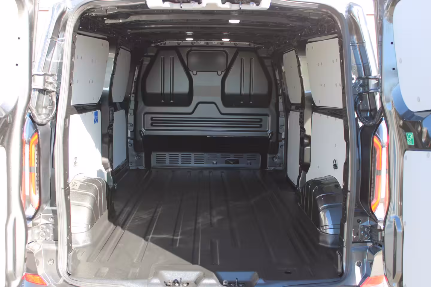 Ford E-Transit Cust. 340 L2H1 Trend 71 kWh |MATRIX-LED|STUUR+STOELVERWARMING|CAMERA|