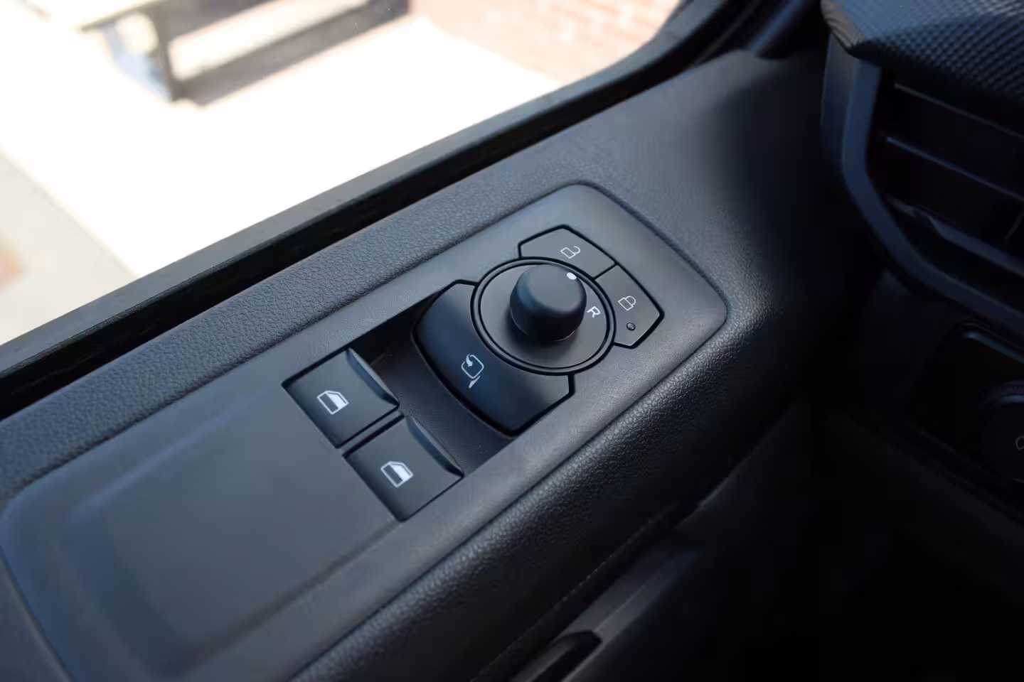 Ford E-Transit Cust. 340 L2H1 Trend 71 kWh |MATRIX-LED|STUUR+STOELVERWARMING|CAMERA|