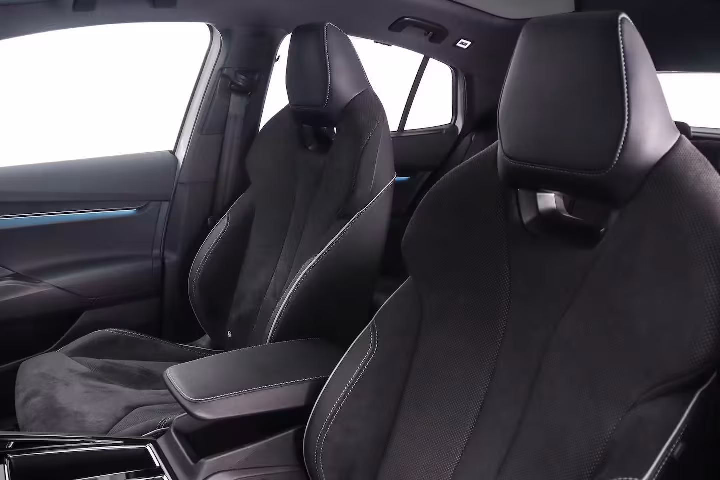 Skoda Enyaq Coupé iV 60 Sportline 180pk Automaat Trekhaak, Warmtepomp, Panoramadak, Adaptive cruise control, CA