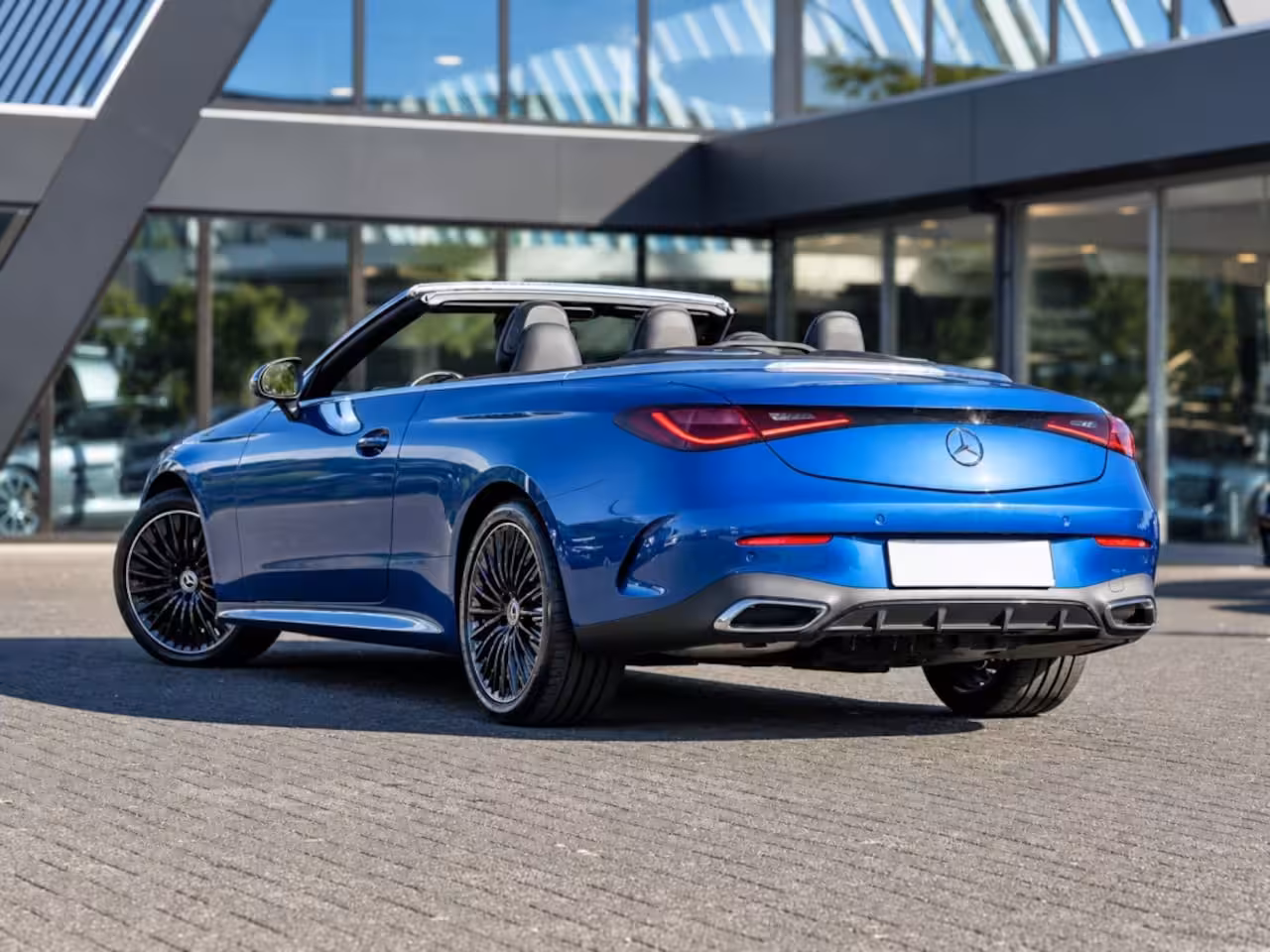 Mercedes-Benz CLE Cabriolet CLE 200 AMG Line | Burmester | Trekhaak | Rij-Assistentiepakket | Memory