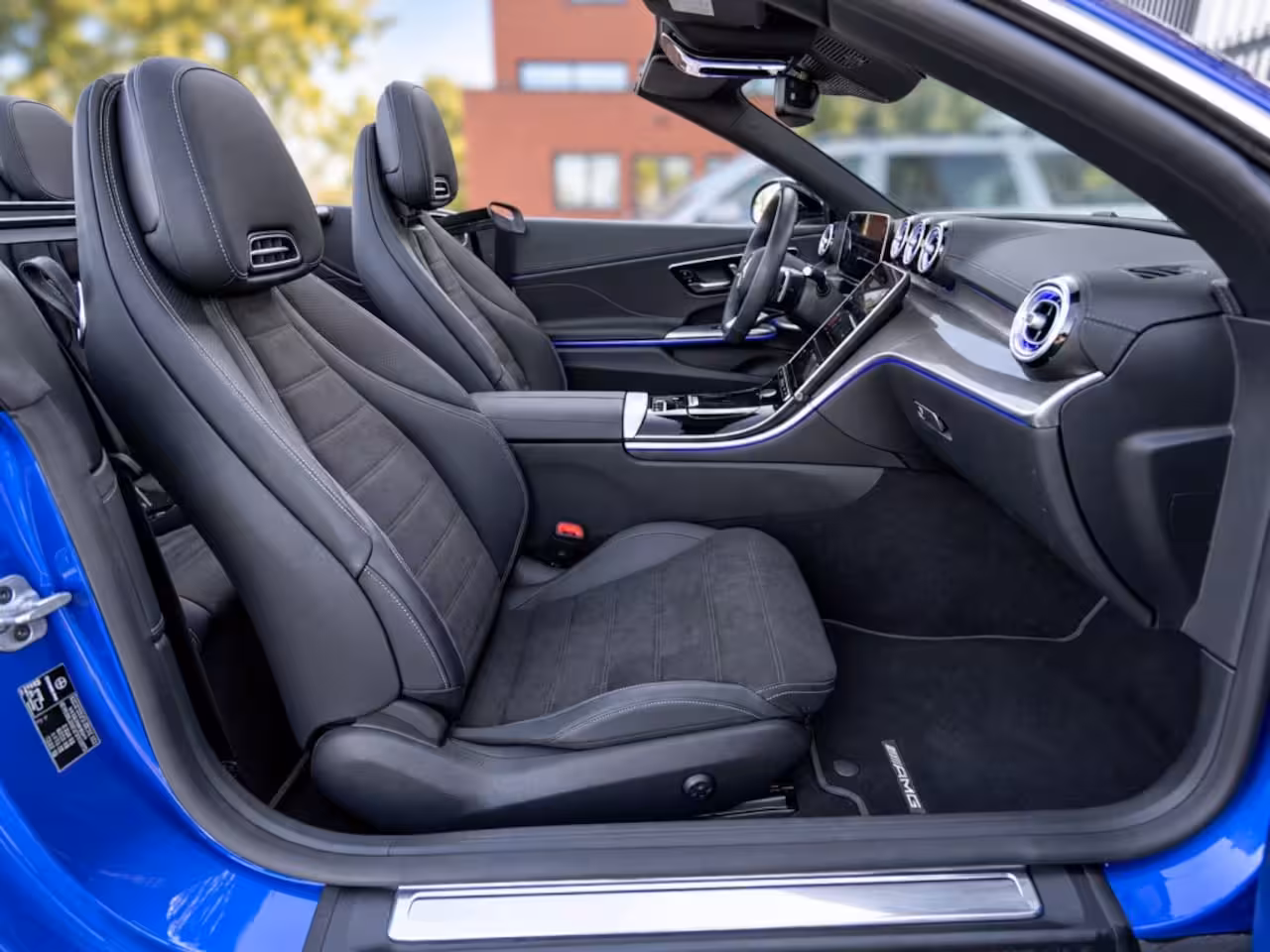 Mercedes-Benz CLE Cabriolet CLE 200 AMG Line | Burmester | Trekhaak | Rij-Assistentiepakket | Memory