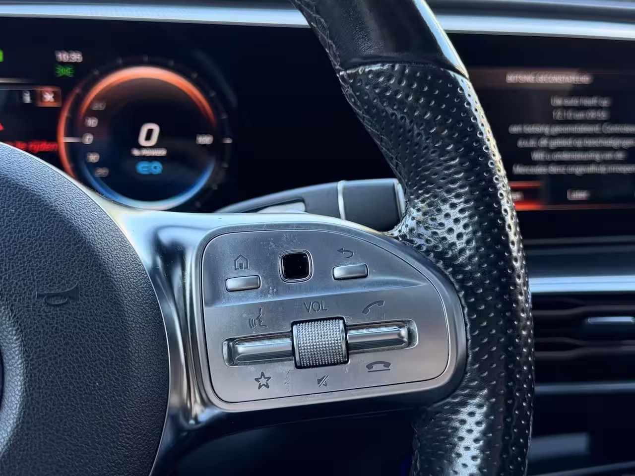 Mercedes-Benz EQC 400 4MATIC 80 kWh Pano, Leer, Burmester, Camera