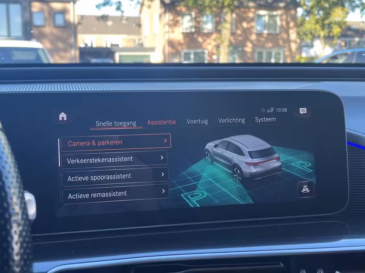 Mercedes-Benz EQC 400 4MATIC 80 kWh Pano, Leer, Burmester, Camera