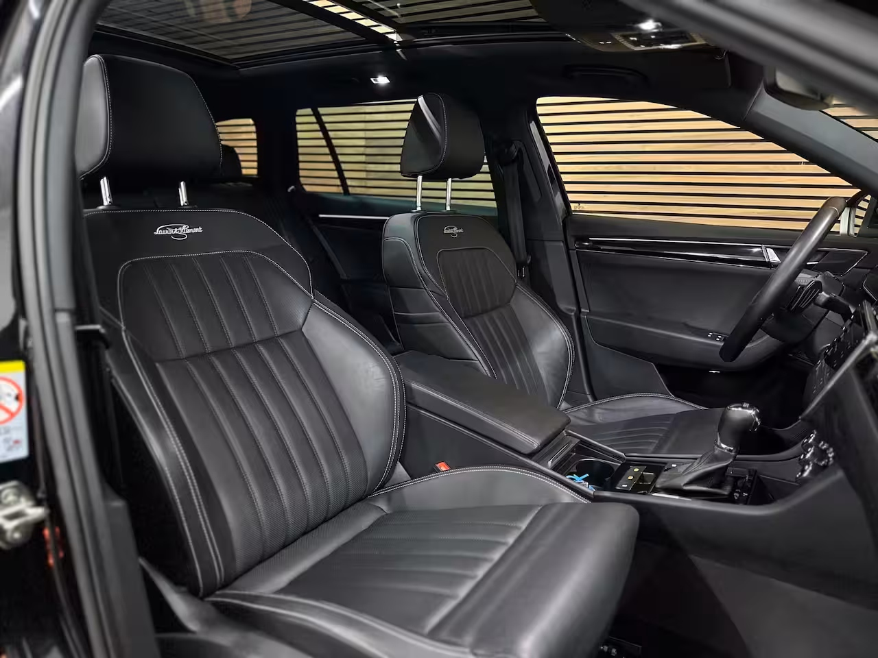 Skoda Superb Combi 1.4 TSI iV Laurin & Klement | Panoramadak | Carplay | Verwarmbare/Ventilatie stoelen | 360