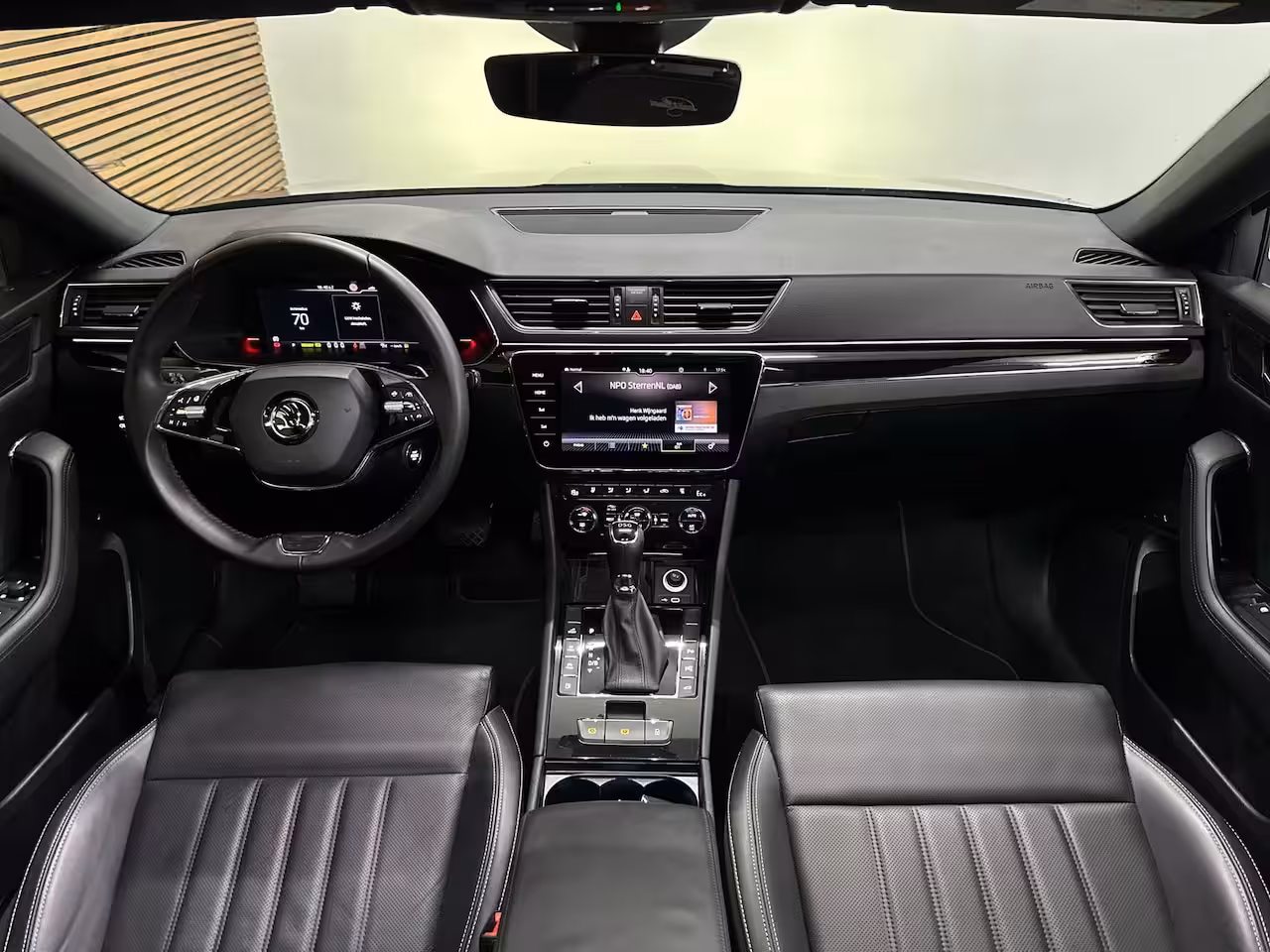 Skoda Superb Combi 1.4 TSI iV Laurin & Klement | Panoramadak | Carplay | Verwarmbare/Ventilatie stoelen | 360