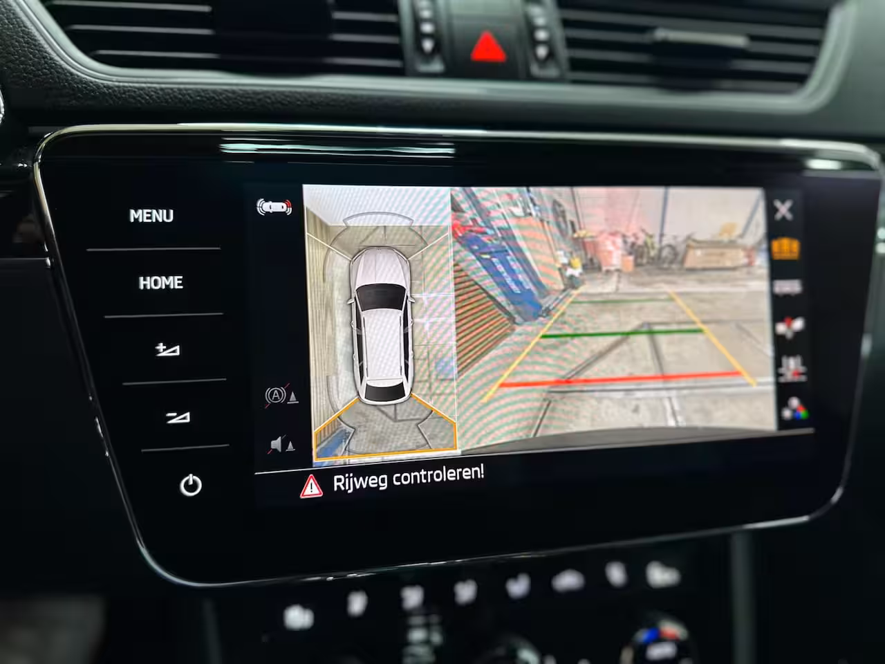 Skoda Superb Combi 1.4 TSI iV Laurin & Klement | Panoramadak | Carplay | Verwarmbare/Ventilatie stoelen | 360