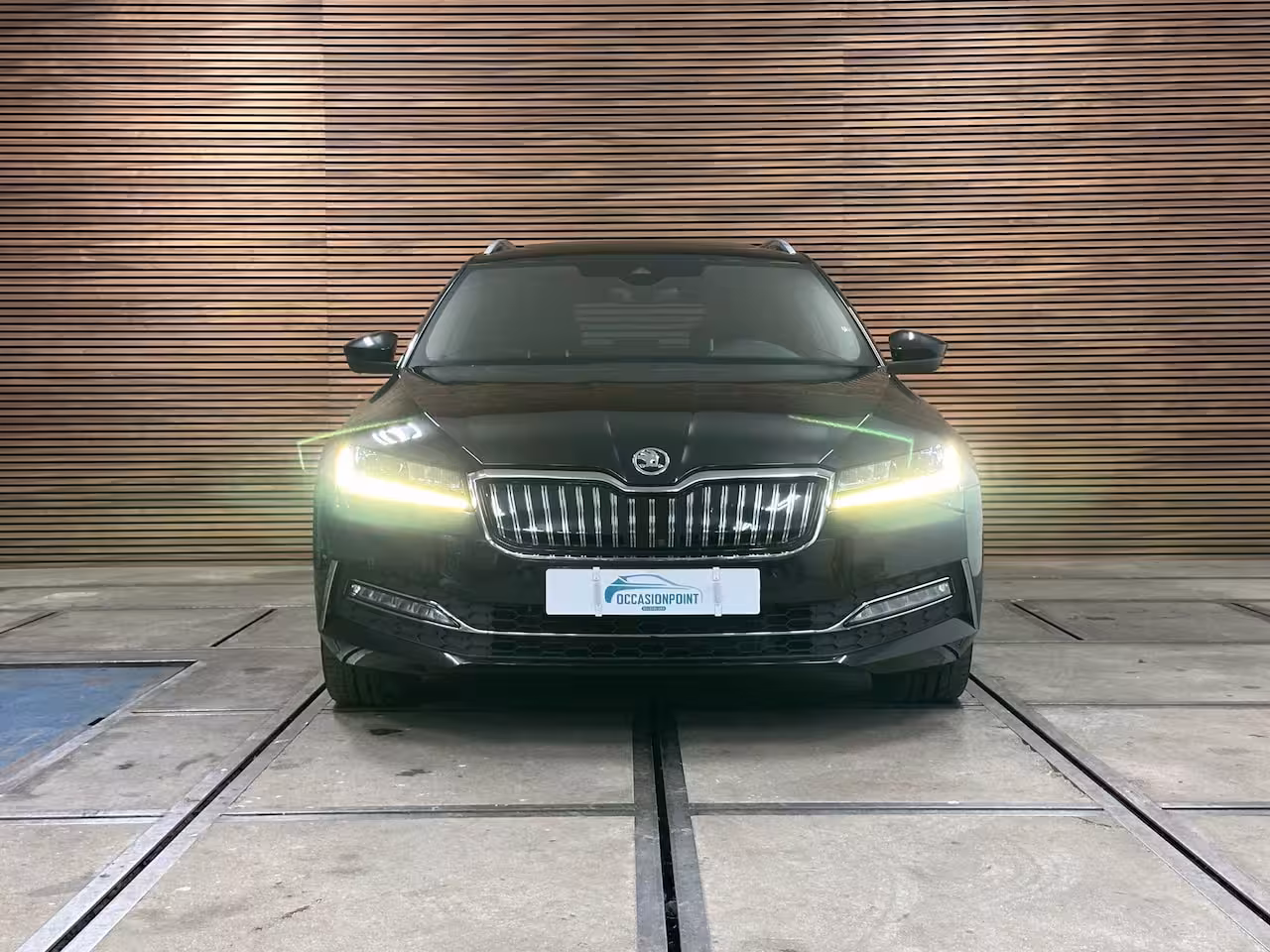 Skoda Superb Combi 1.4 TSI iV Laurin & Klement | Panoramadak | Carplay | Verwarmbare/Ventilatie stoelen | 360