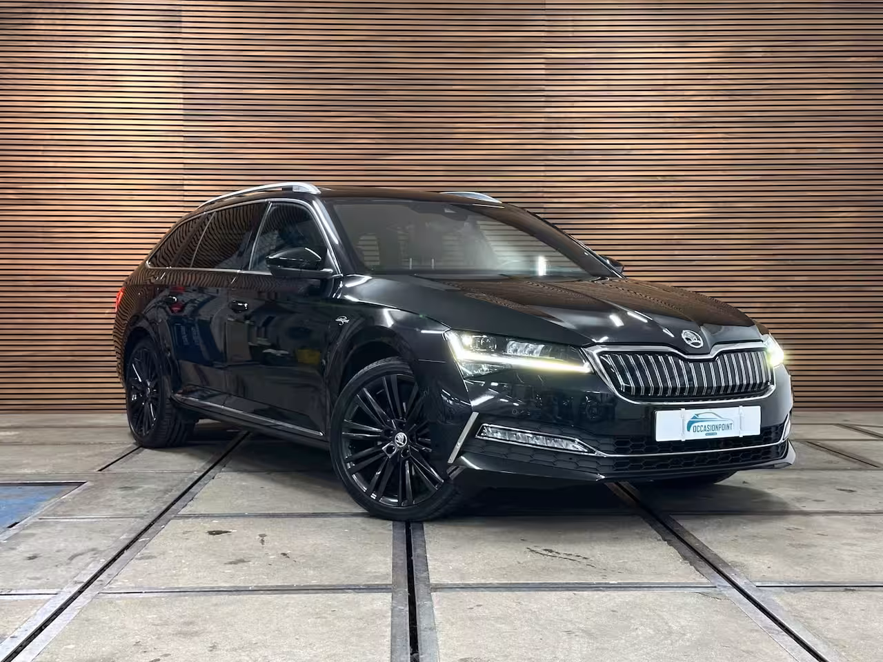 Skoda Superb Combi 1.4 TSI iV Laurin & Klement | Panoramadak | Carplay | Verwarmbare/Ventilatie stoelen | 360