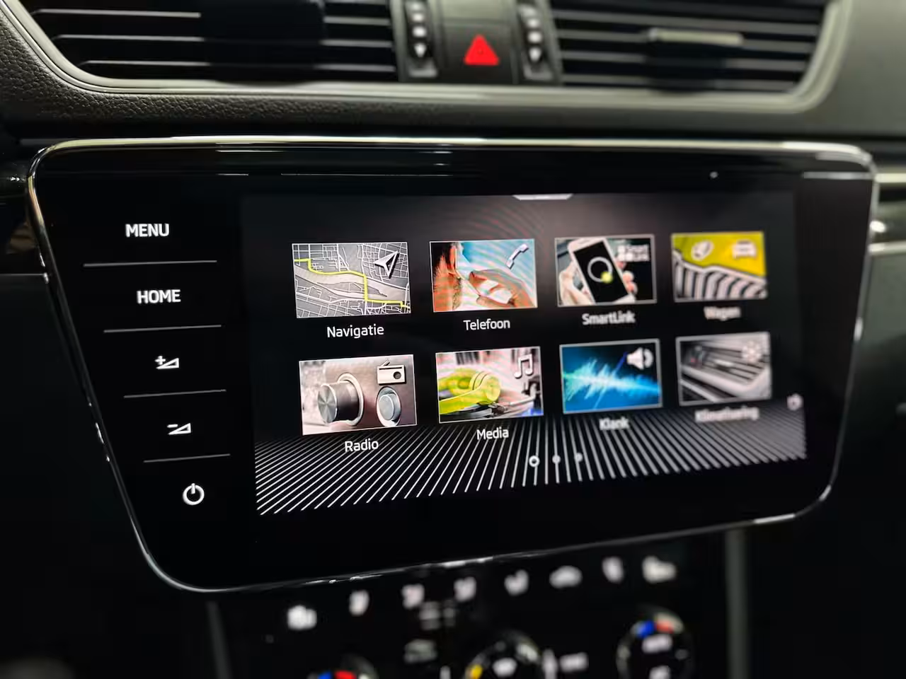 Skoda Superb Combi 1.4 TSI iV Laurin & Klement | Panoramadak | Carplay | Verwarmbare/Ventilatie stoelen | 360