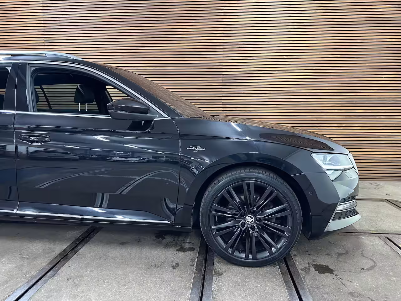 Skoda Superb Combi 1.4 TSI iV Laurin & Klement | Panoramadak | Carplay | Verwarmbare/Ventilatie stoelen | 360